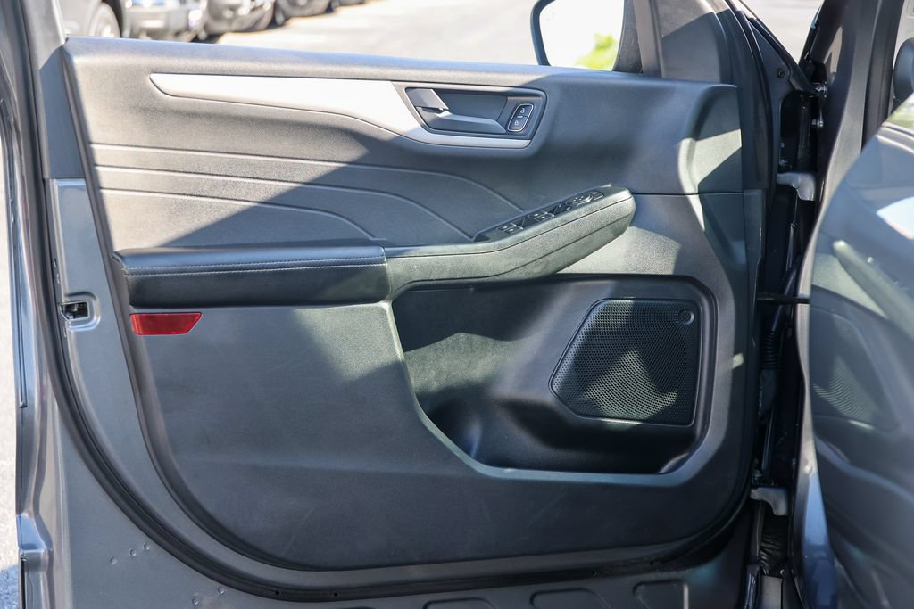 Certified 2022 Ford Escape SE w/ Cold Weather Package FWD image 4