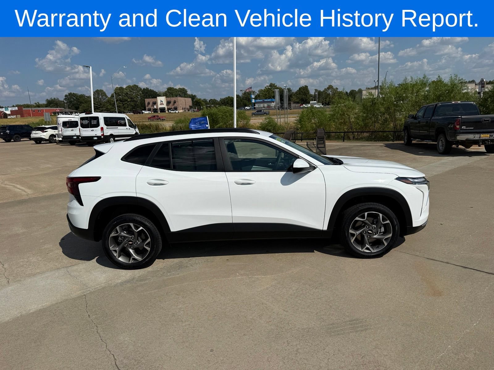 Used 2025 Chevrolet Trax LT FWD image 4