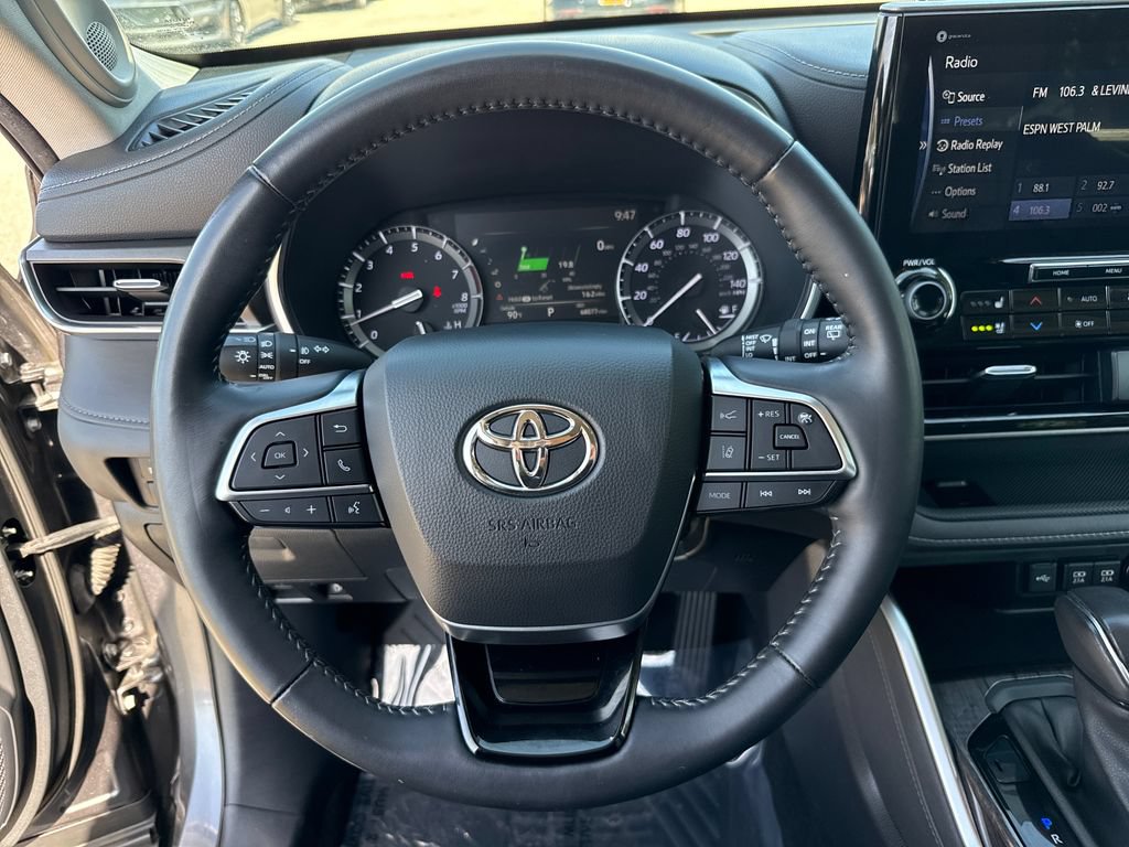 Used 2020 Toyota Highlander Limited FWD image 17