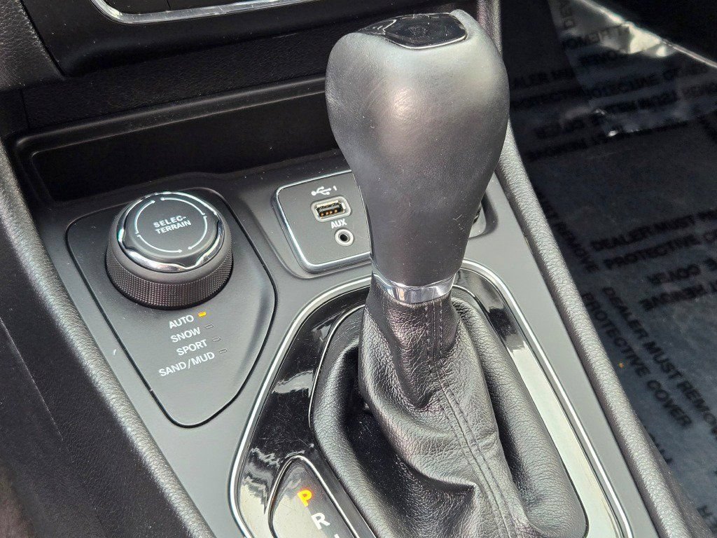 Used 2020 Jeep Cherokee Latitude Plus AWD/4WD image 27
