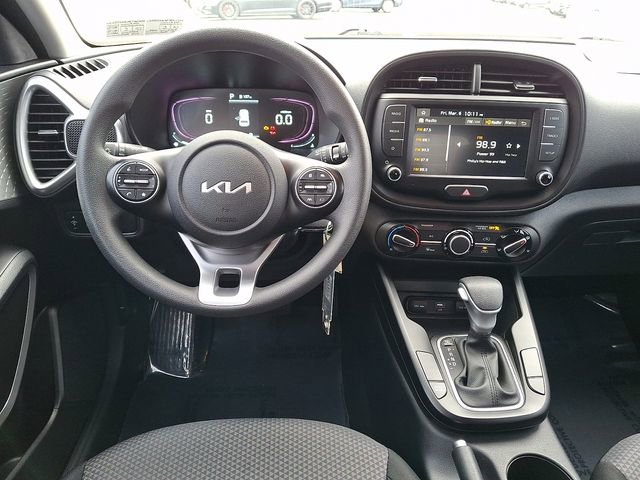 Used 2023 Kia Soul LX w/ LX Technology Package image 11