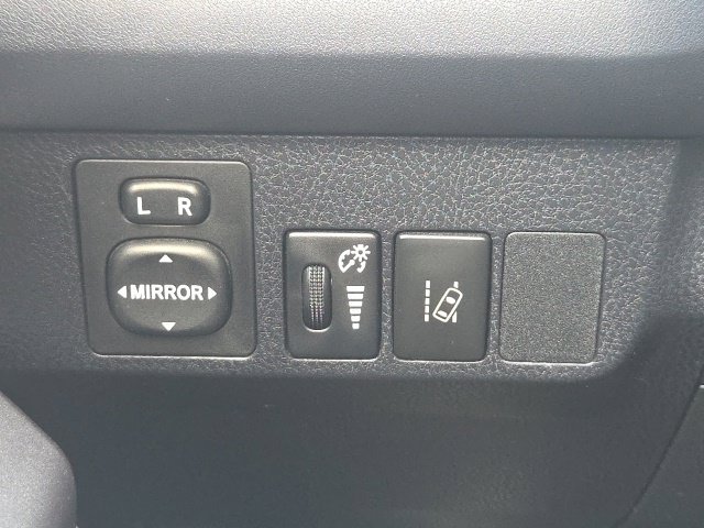 Used 2017 Toyota RAV4 LE w/ Carpet Mat Package FWD image 22