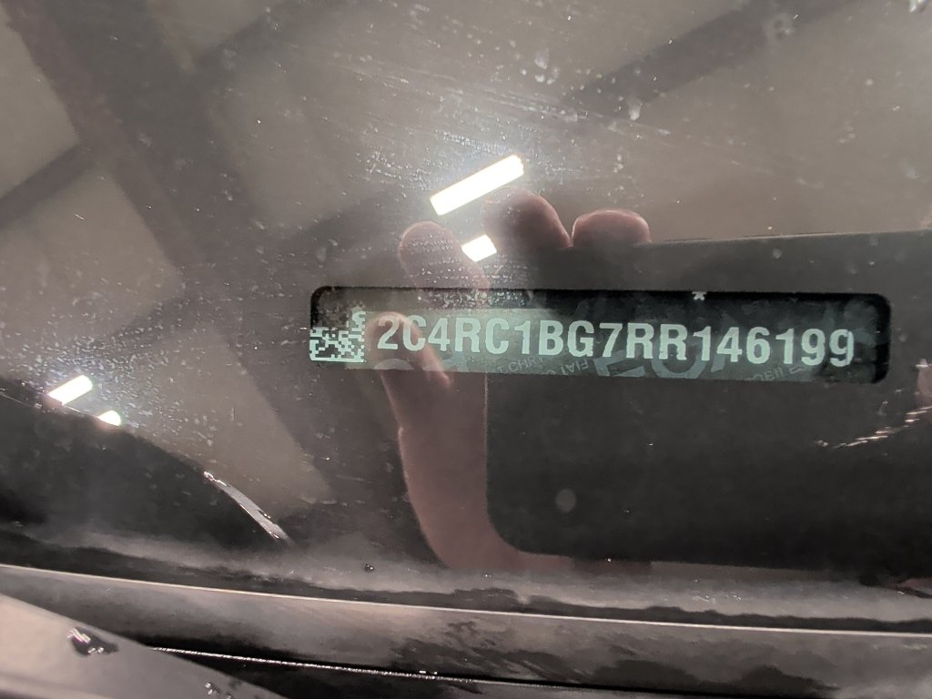 Used 2024 Chrysler Pacifica Touring-L FWD image 25