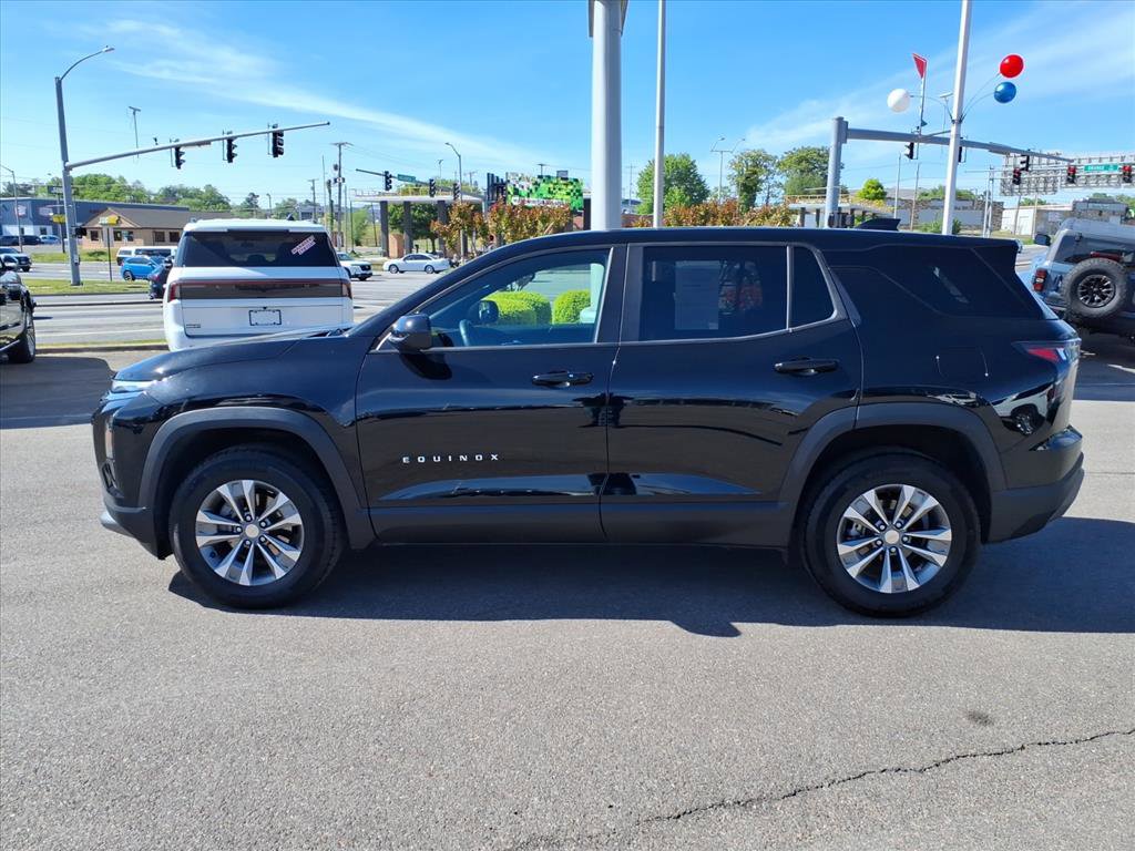 Used 2025 Chevrolet Equinox LT AWD/4WD image 2