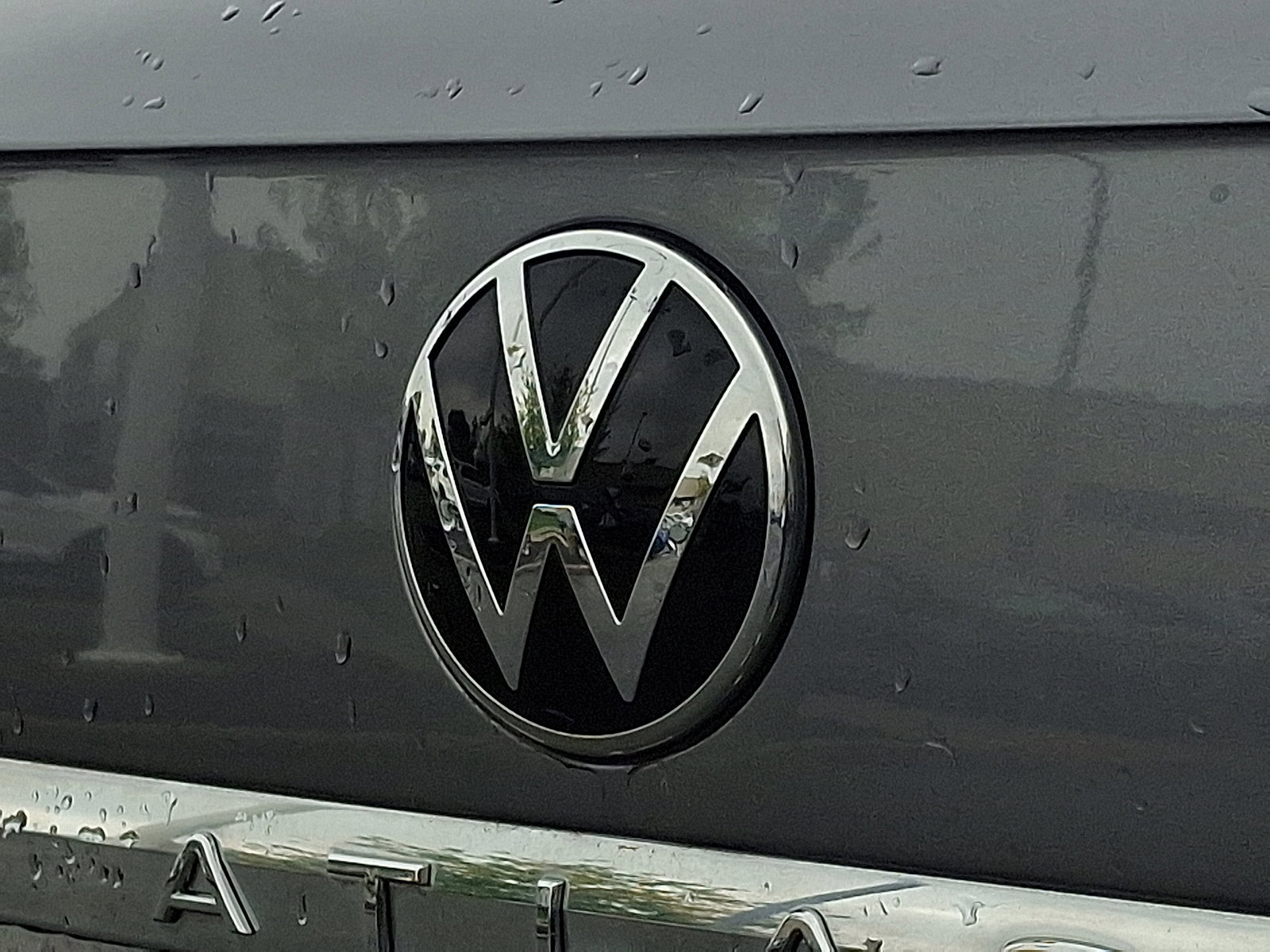 Used 2020 Volkswagen Atlas Cross Sport SE image 30