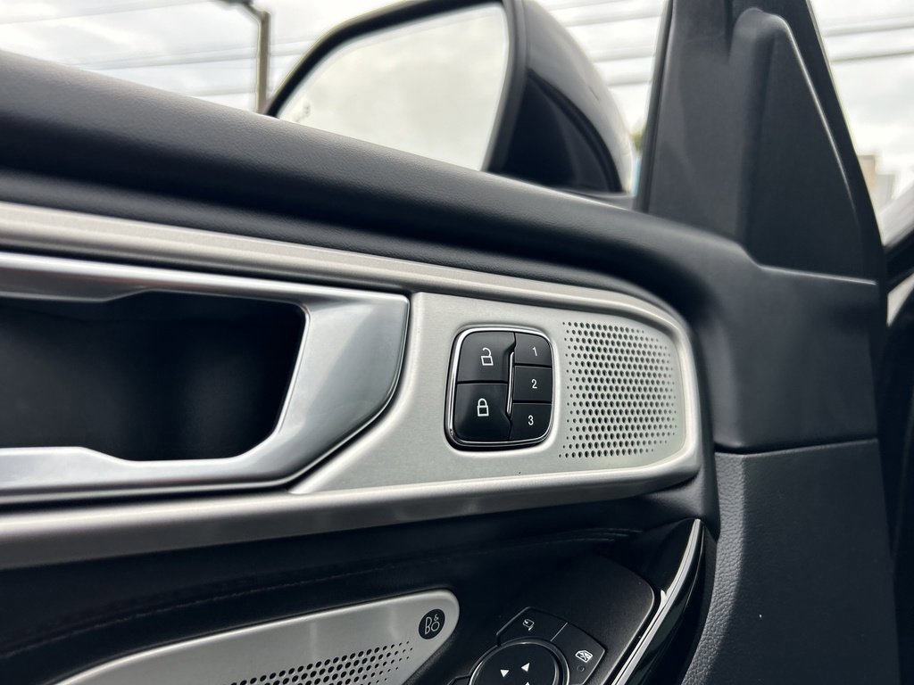 Certified 2022 Ford Explorer Platinum w/ Equipment Group 601A image 16