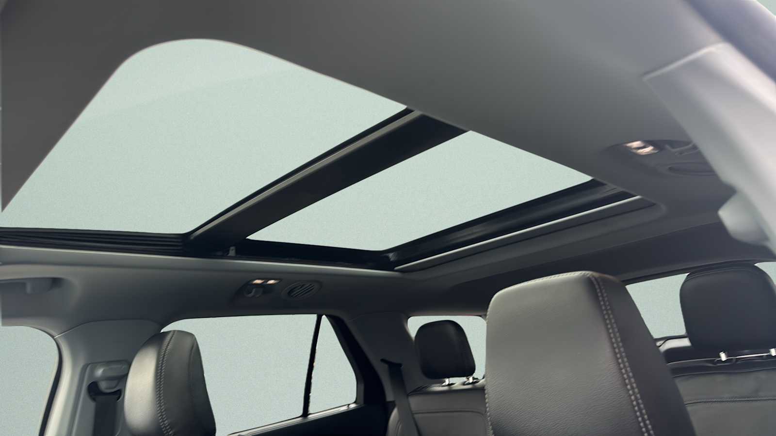 Certified 2022 Ford Explorer Limited w/ Equipment Group 301A image 33