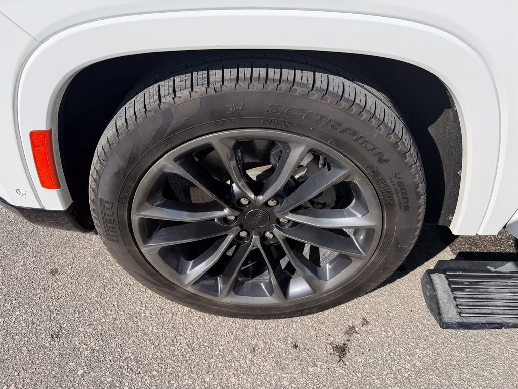 Used 2025 Jeep Grand Wagoneer L Series II Obsidian w/ Quick Order Packagew 28T image 32