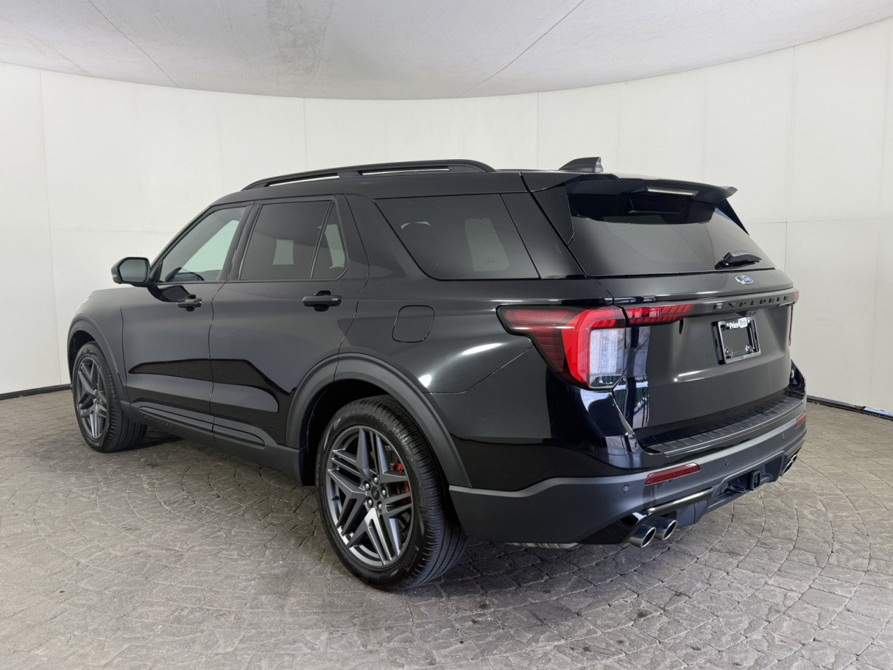Certified 2025 Ford Explorer ST RWD image 5