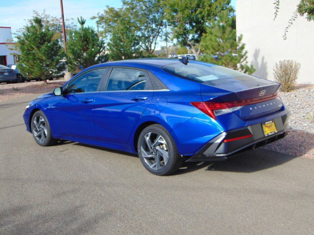 Used 2025 Hyundai Elantra Limited FWD image 4