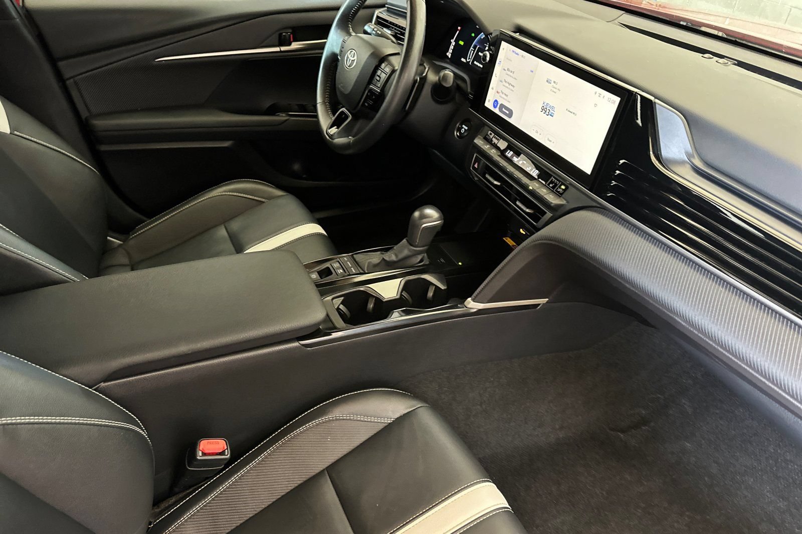 Used 2025 Toyota Camry SE w/ Multimedia Upgrade Package FWD image 15