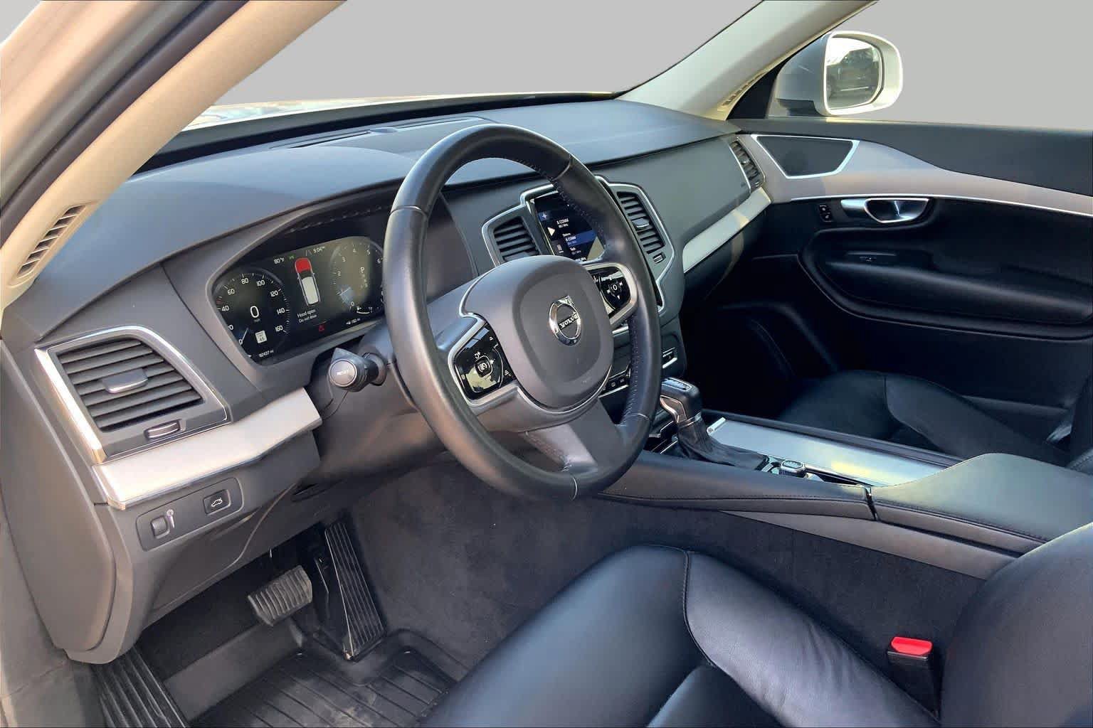 Used 2022 Volvo XC90 T5 Momentum FWD image 18