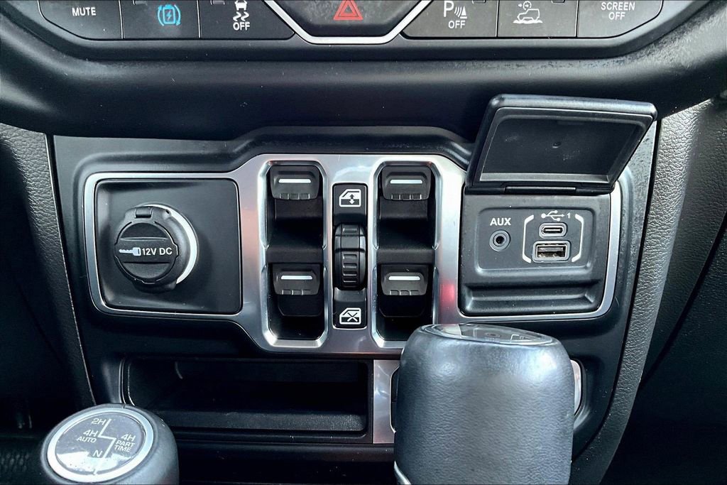 Used 2021 Jeep Wrangler Unlimited Sahara w/ Cold Weather Group AWD/4WD image 26