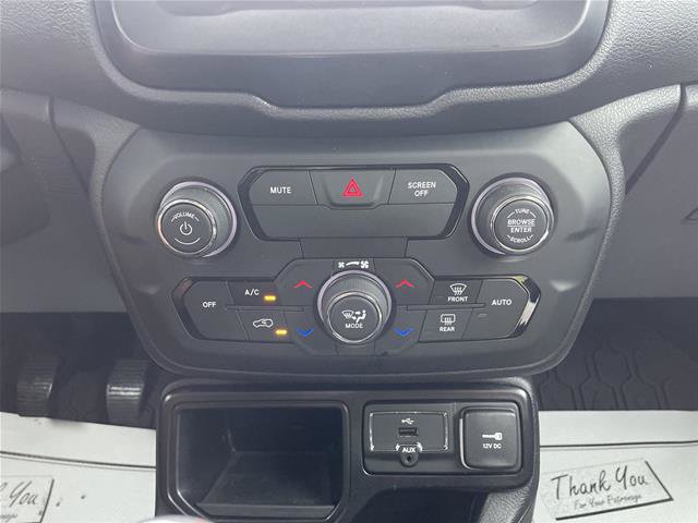 Used 2018 Jeep Renegade Altitude FWD image 26