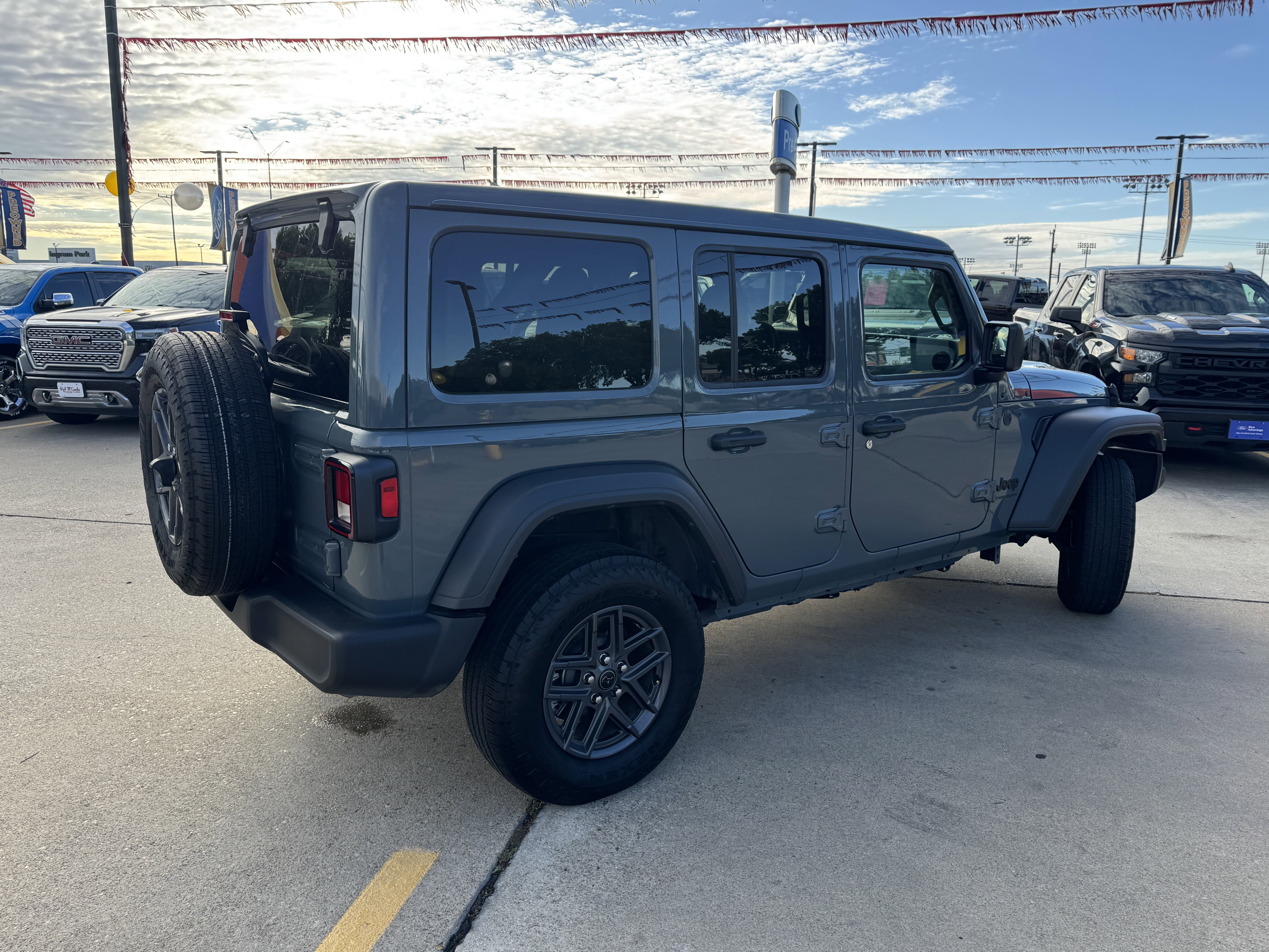 Used 2025 Jeep Wrangler Sport S image 6