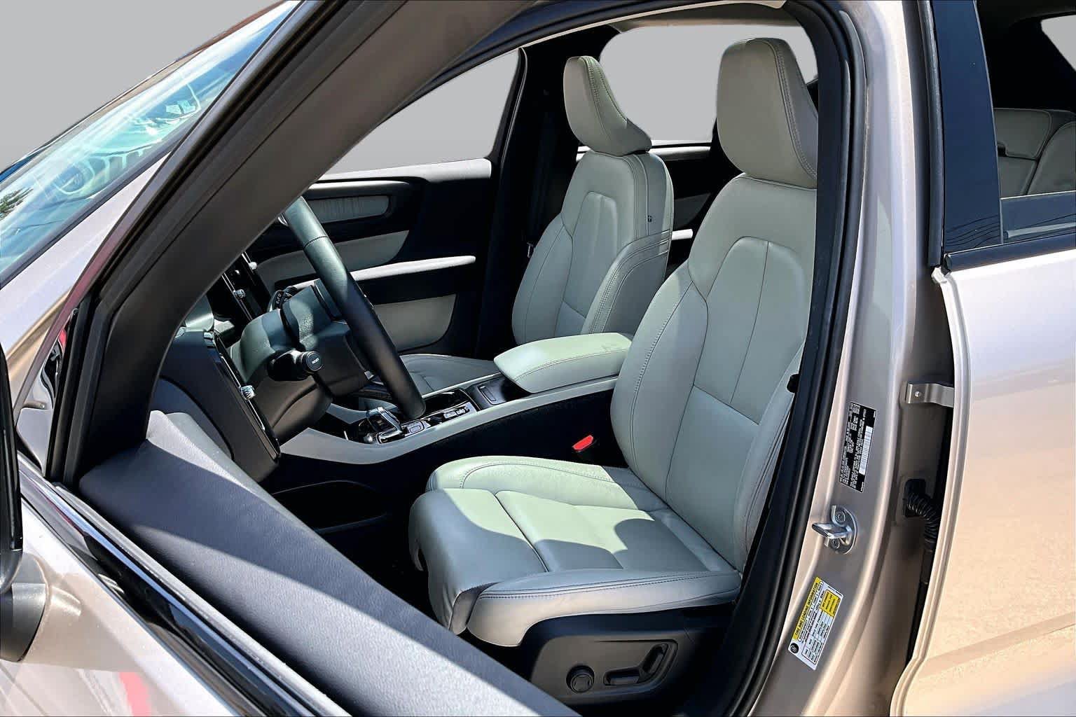 Used 2023 Volvo XC40 B5 Ultimate w/ Climate Package AWD/4WD image 8