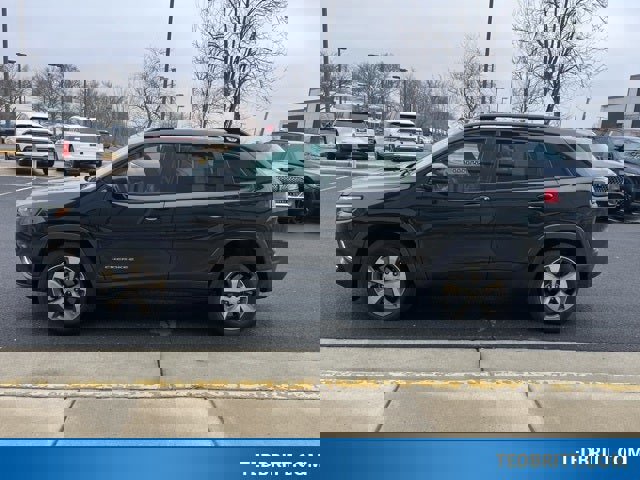 Used 2022 Jeep Cherokee Limited image 2