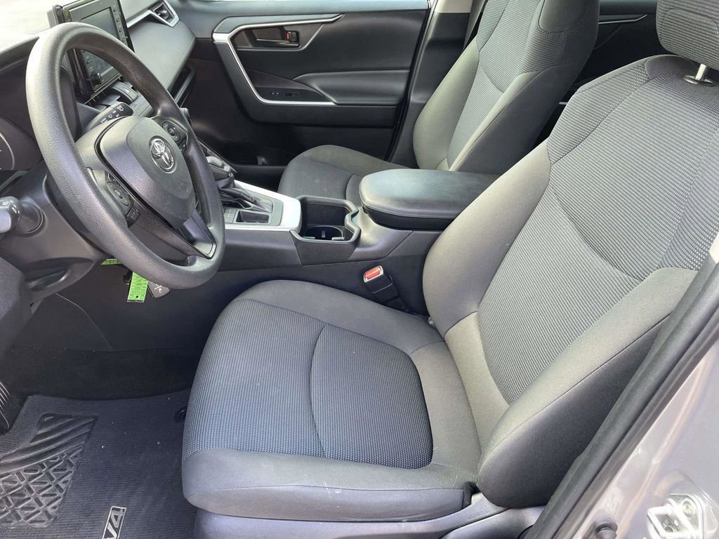 Used 2022 Toyota RAV4 LE image 13