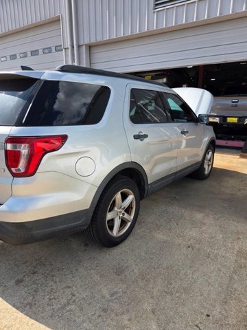 Certified 2018 Ford Explorer FWD image 3