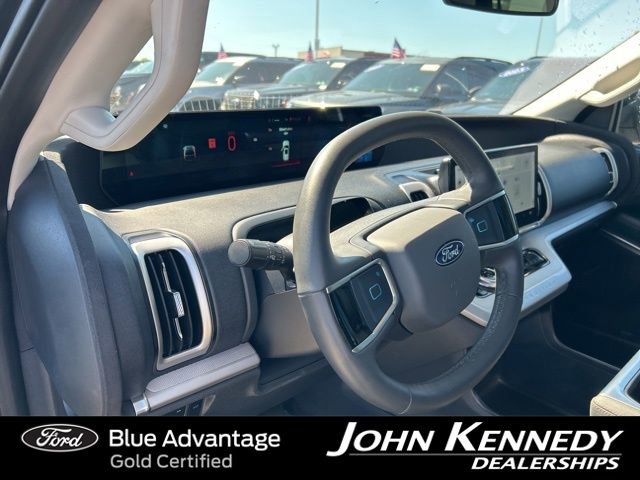 Certified 2025 Ford Expedition Active AWD/4WD image 23
