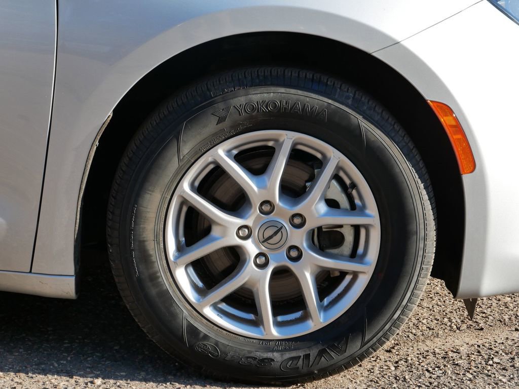 Used 2024 Chrysler Voyager LX FWD image 7