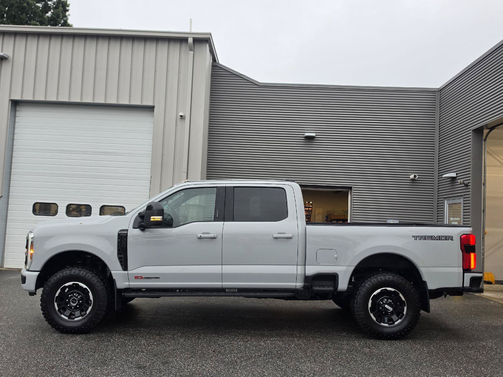 Certified 2026 Ford F350 Platinum w/ Tremor Off-Road Package AWD/4WD image 7