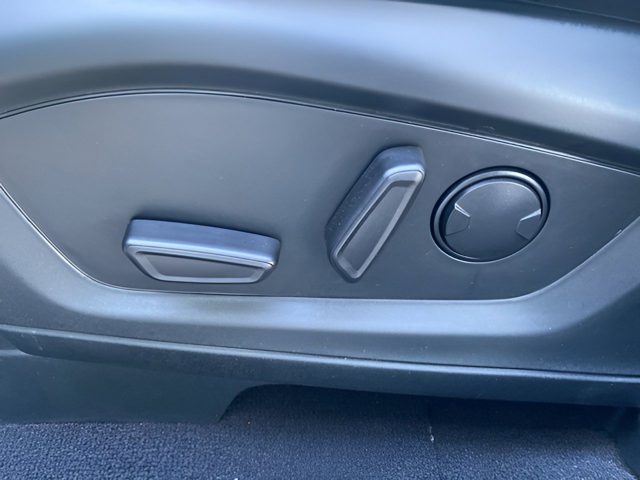 Certified 2024 Ford Explorer XLT w/ Equipment Group 202A image 9