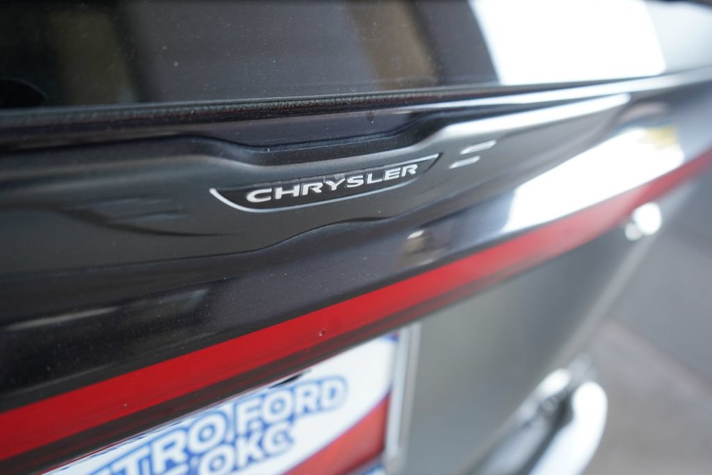 Used 2025 Chrysler Pacifica Limited FWD image 6