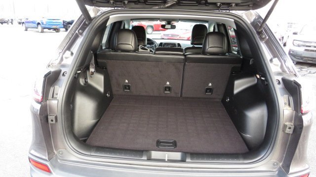 Used 2019 Jeep Cherokee Latitude Plus w/ Comfort/Convenience Group image 28