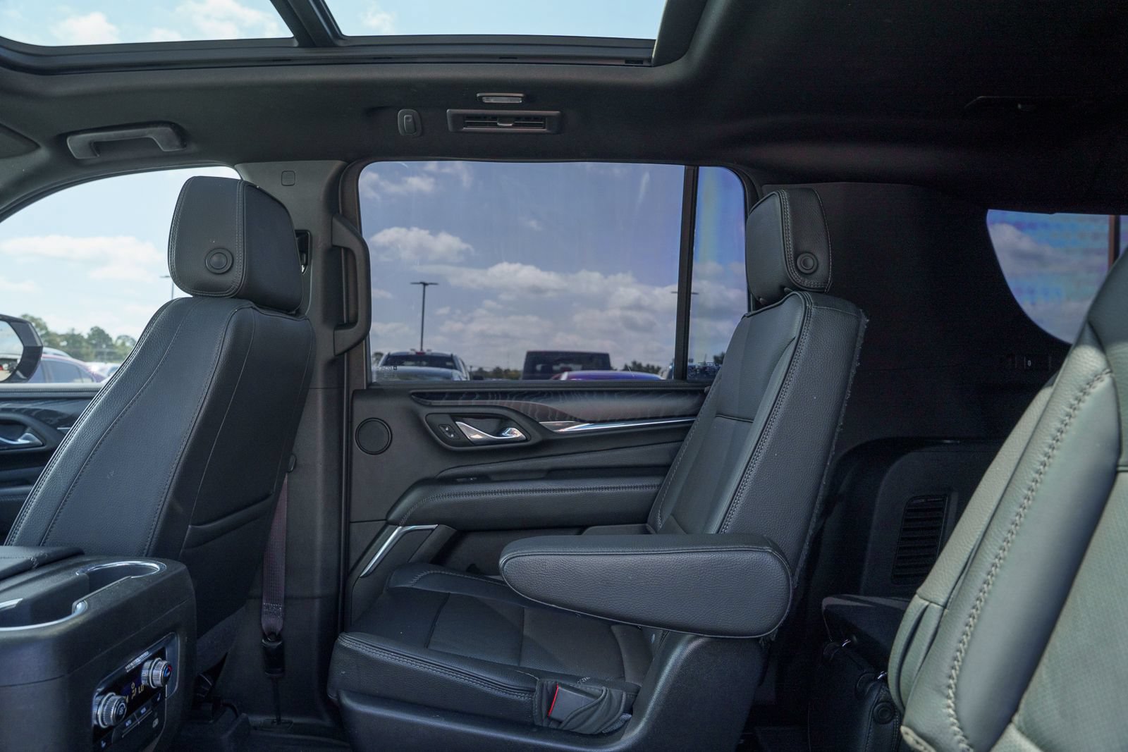 Used 2023 GMC Yukon XL Denali RWD image 29