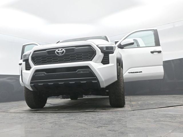 Used 2024 Toyota Tacoma TRD Off-Road AWD/4WD image 32