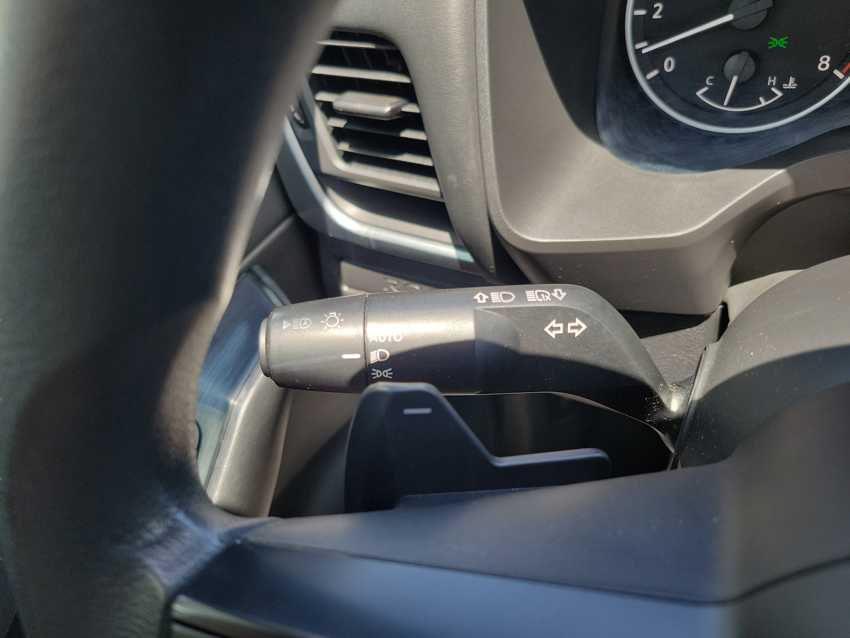 Used 2024 Nissan Rogue S AWD/4WD image 24