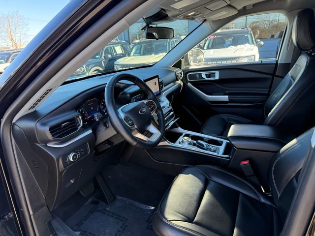 Certified 2022 Ford Explorer XLT w/ Equipment Group 202A image 3