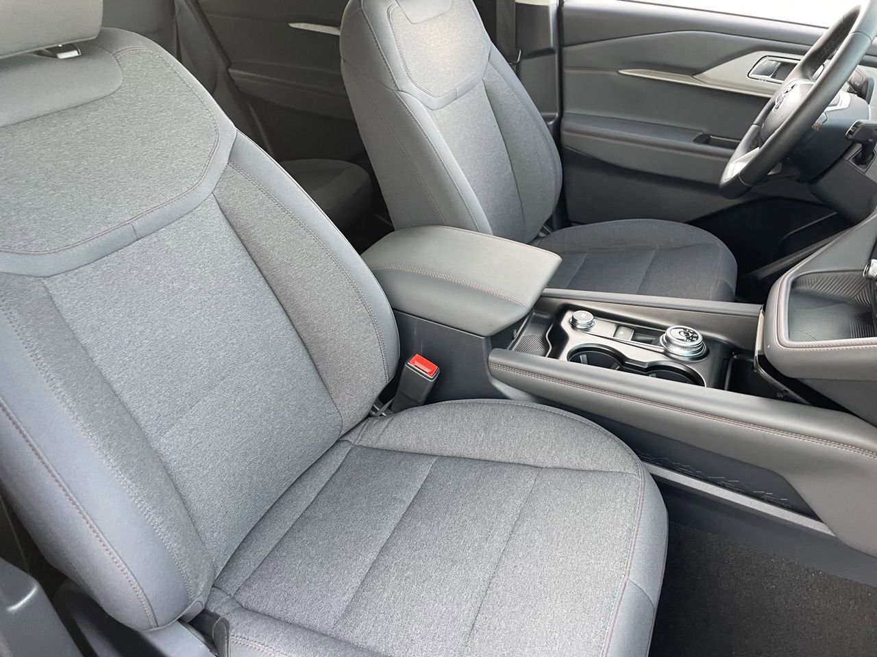 Certified 2025 Ford Explorer Active image 11