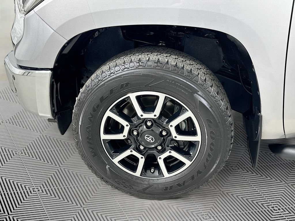 Used 2018 Toyota Tundra SR5 w/ TRD Off Road Package AWD/4WD image 28