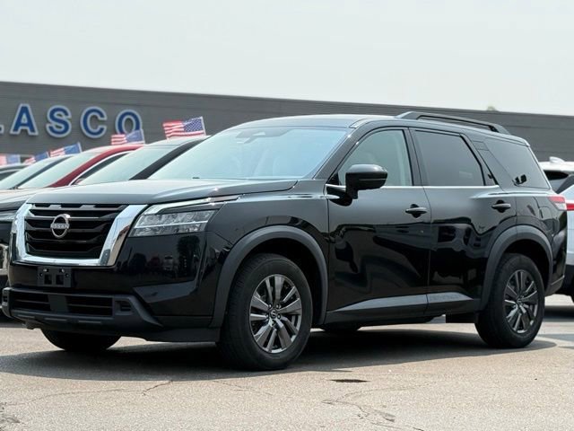 Used 2022 Nissan Pathfinder SV image 3