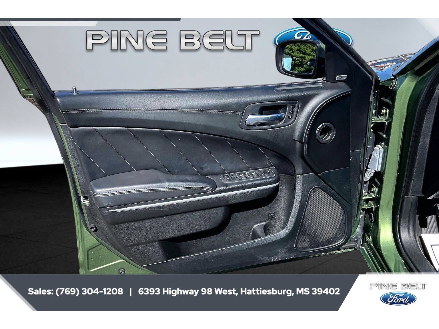 Used 2022 Dodge Charger SXT w/ Plus Group RWD image 17