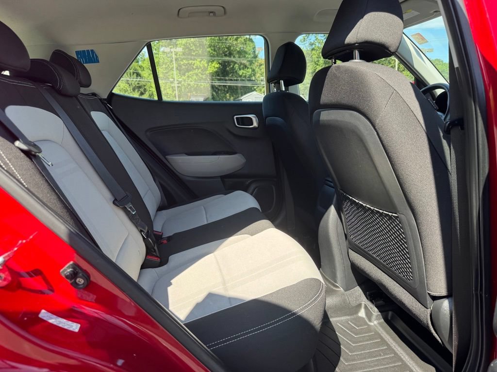 Used 2021 Hyundai Venue SEL w/ Cargo Package FWD image 17
