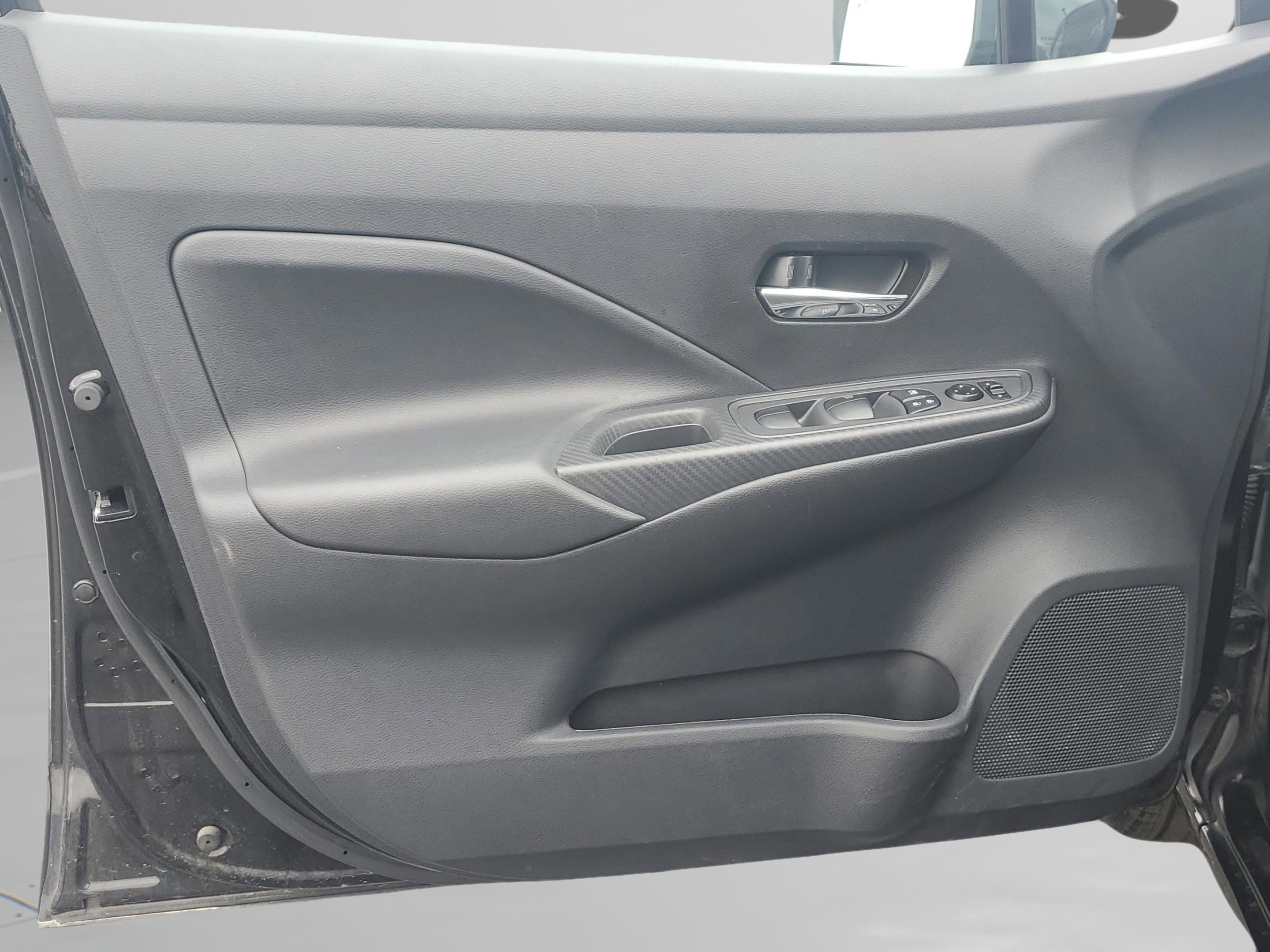 Used 2025 Nissan Versa SV FWD image 18