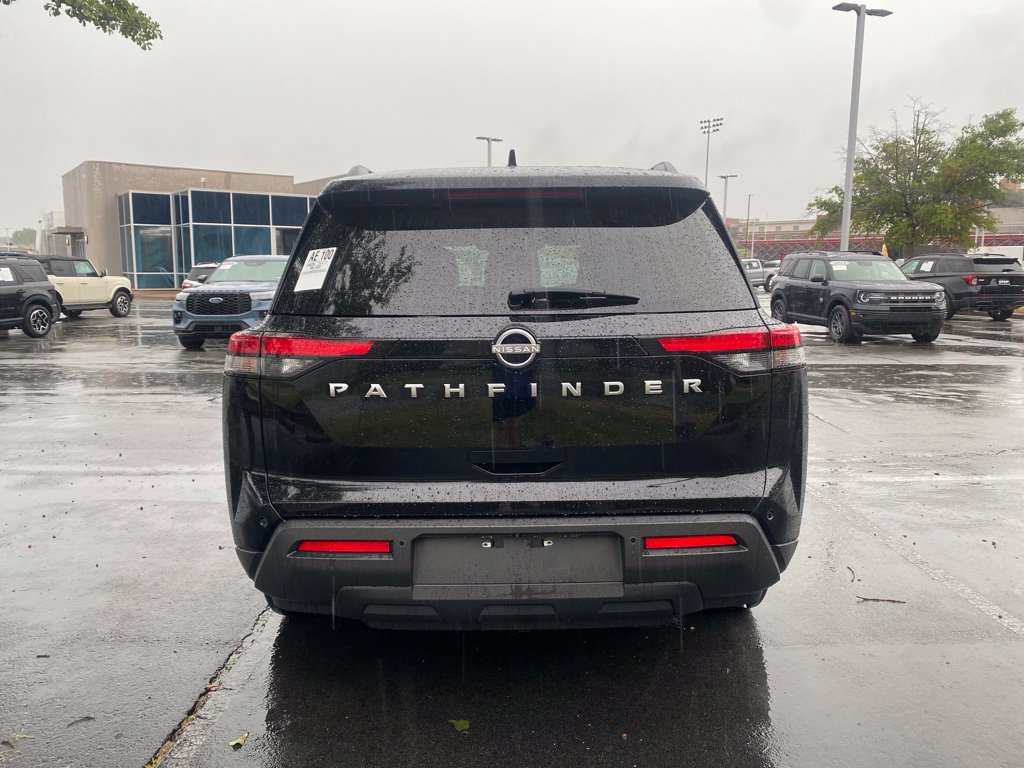 Used 2025 Nissan Pathfinder SV FWD image 6