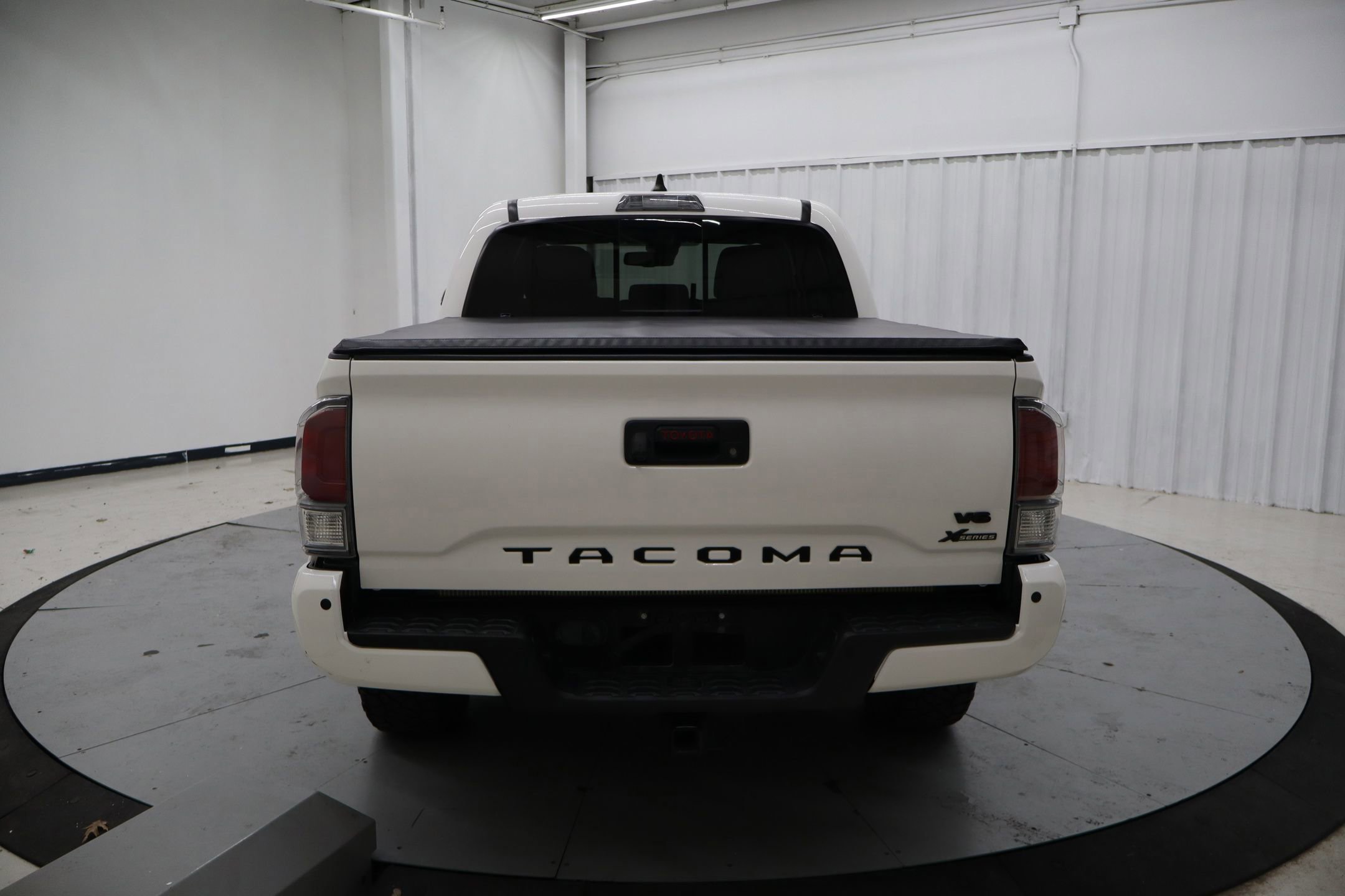 Used 2022 Toyota Tacoma TRD Sport w/ Technology Package image 6