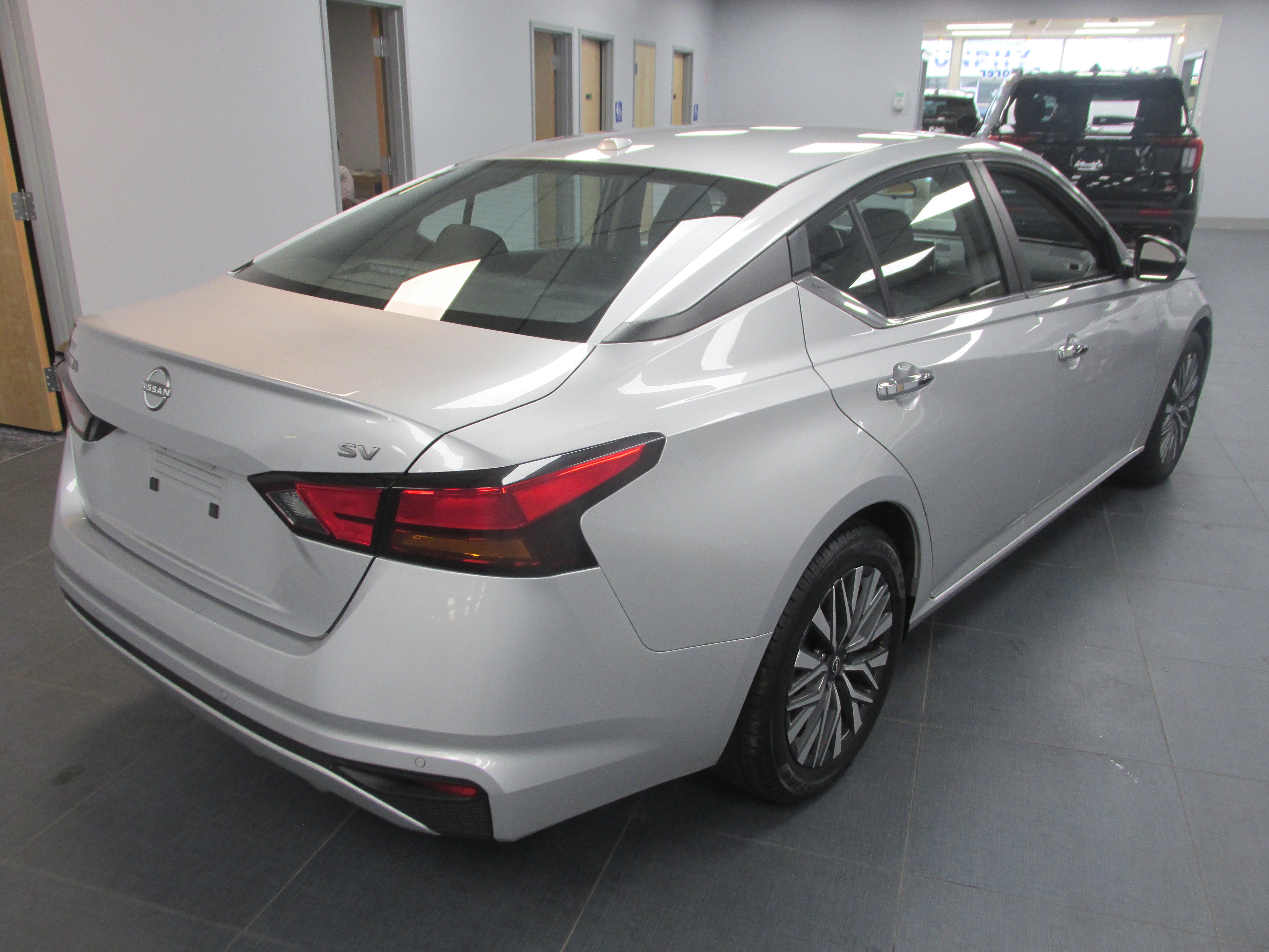Used 2024 Nissan Altima 2.5 SV FWD image 5