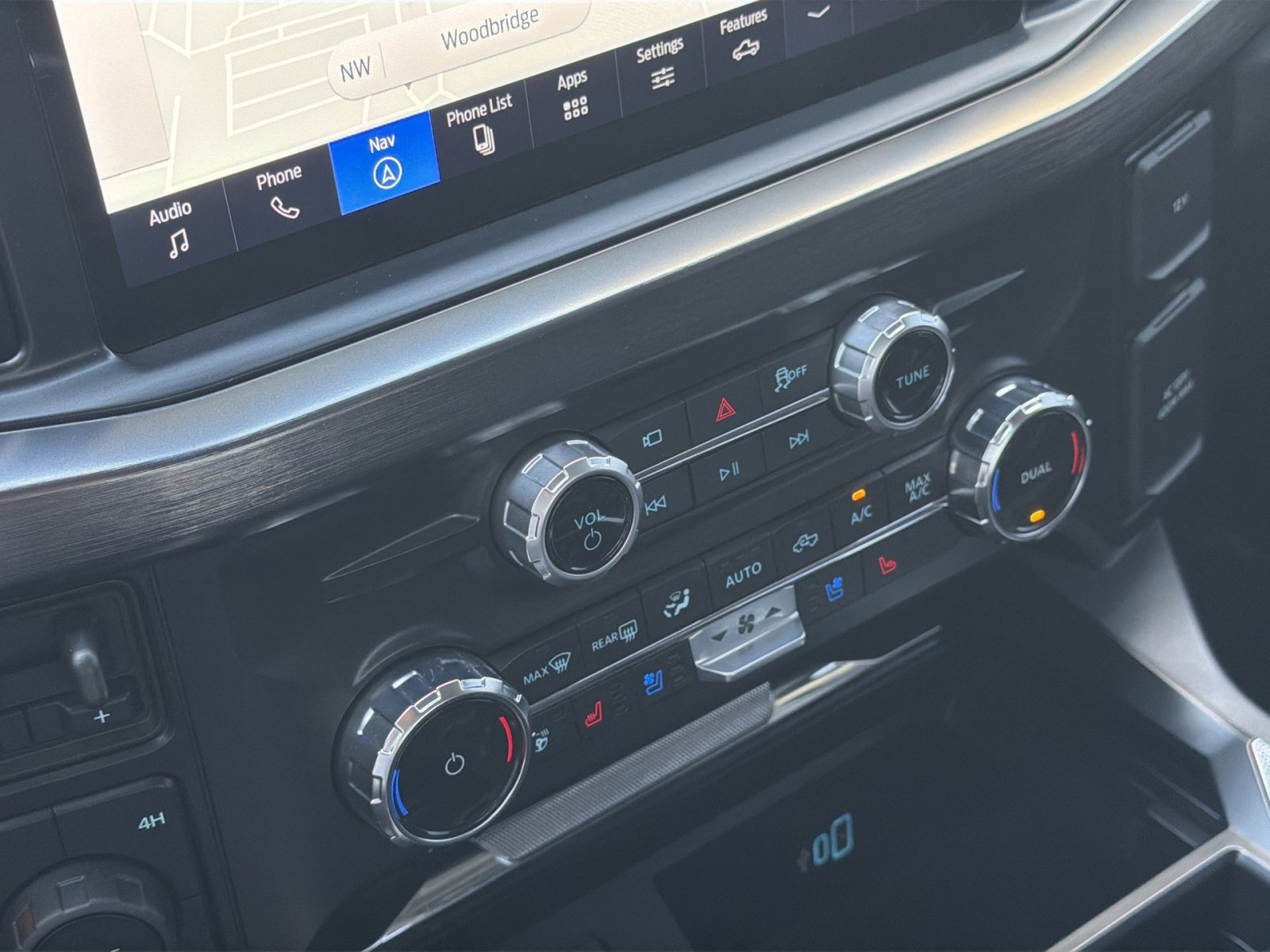 Certified 2025 Ford F250 Lariat w/ Black Appearance Package AWD/4WD image 25