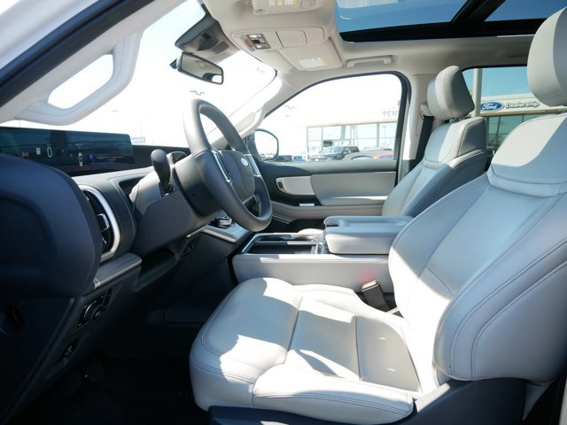 Certified 2025 Ford Expedition Active AWD/4WD image 7
