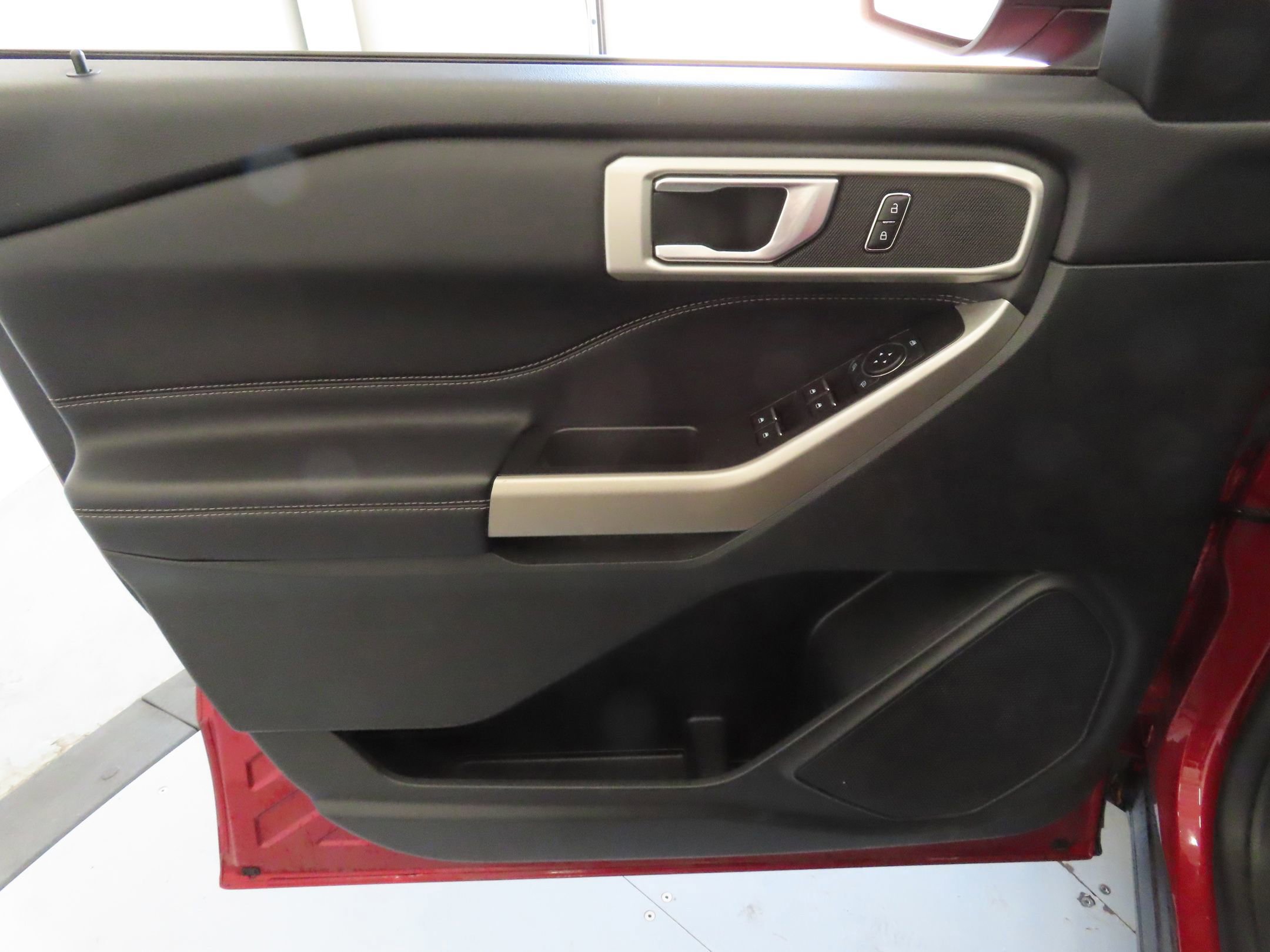 Certified 2022 Ford Explorer XLT image 12