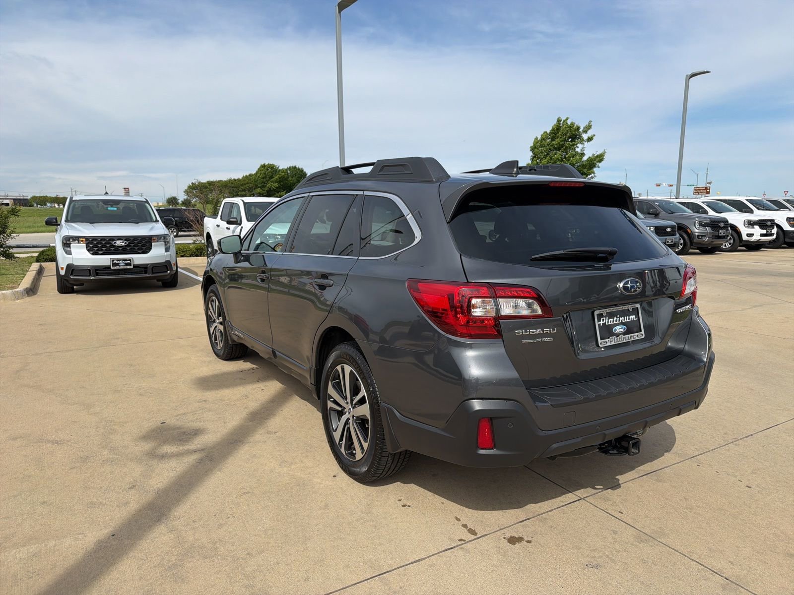 Used 2018 Subaru Outback 2.5i Limited AWD/4WD image 3