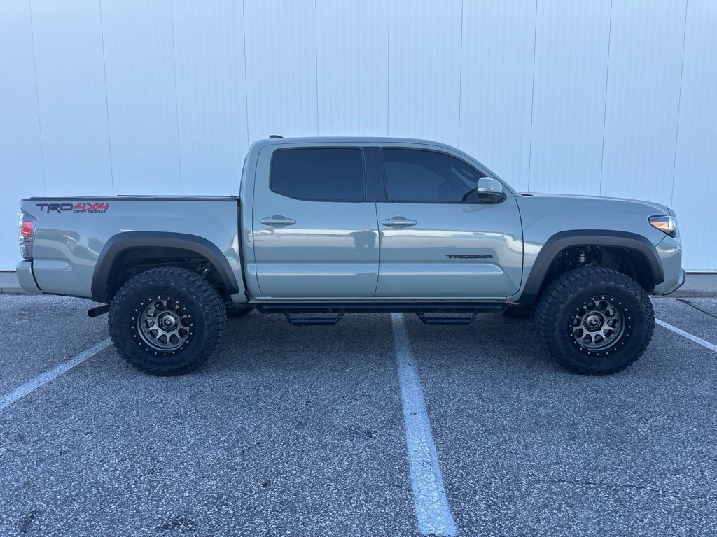 Used 2022 Toyota Tacoma TRD Off-Road w/ TRD Premium Off Road Package AWD/4WD image 9