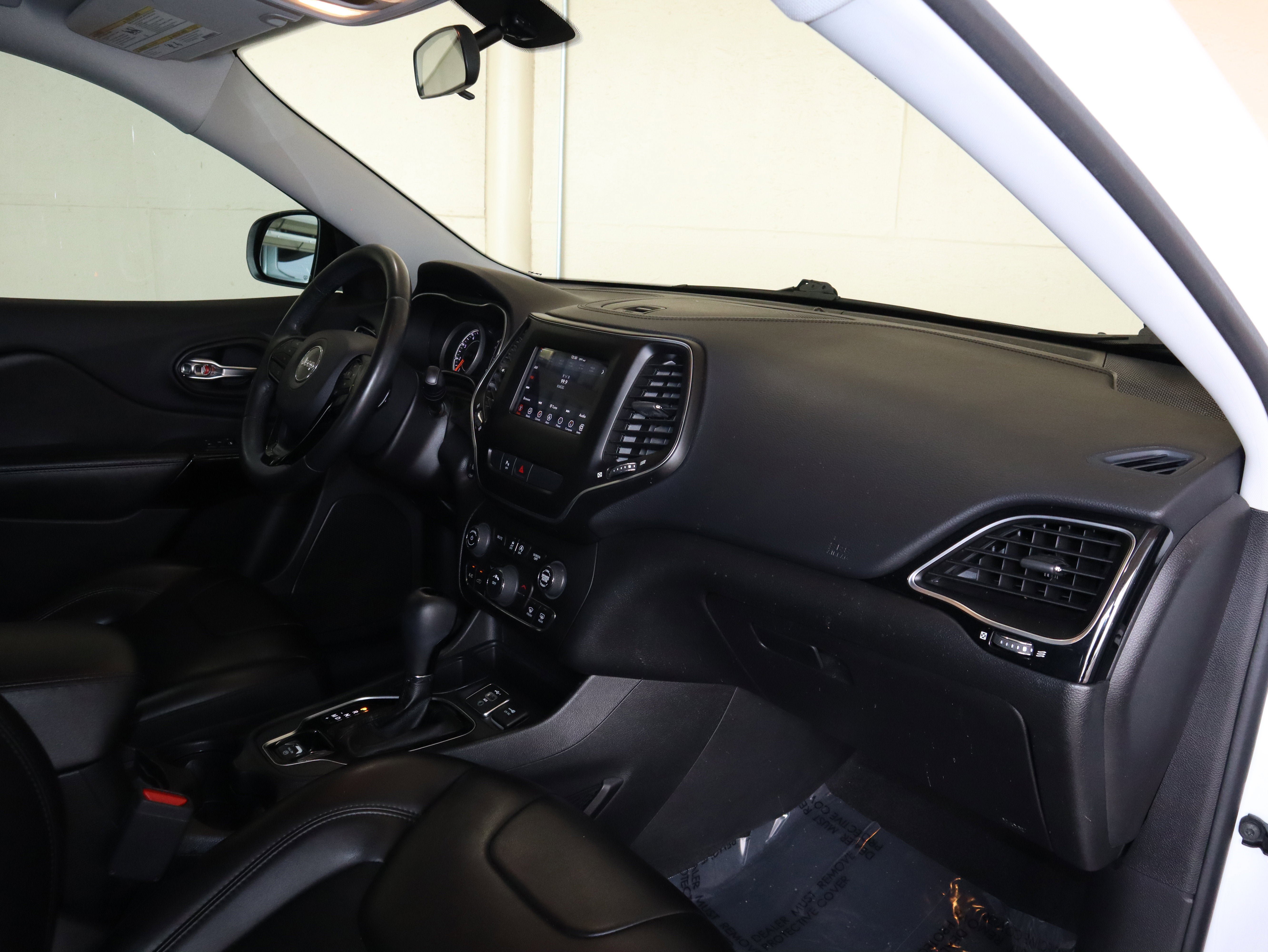 Used 2019 Jeep Cherokee Latitude Plus FWD image 38