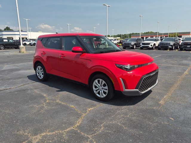 Used 2023 Kia Soul LX FWD image 2