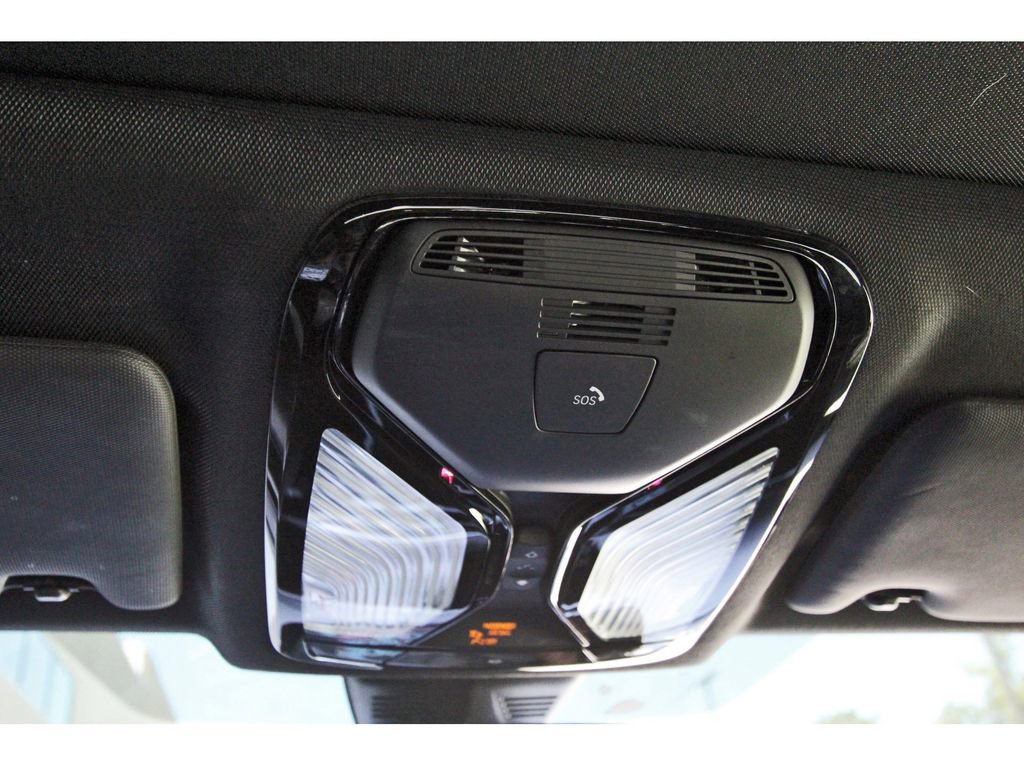 Used 2024 BMW 330i Sedan w/ Convenience Package RWD image 24